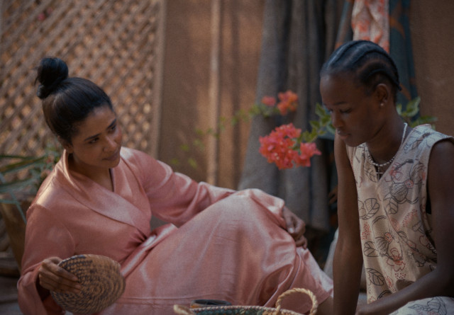 The two main actors of Mohamed Kordofani’s *Goodbye Julia* meet in the yard to prepare a smoke bath.